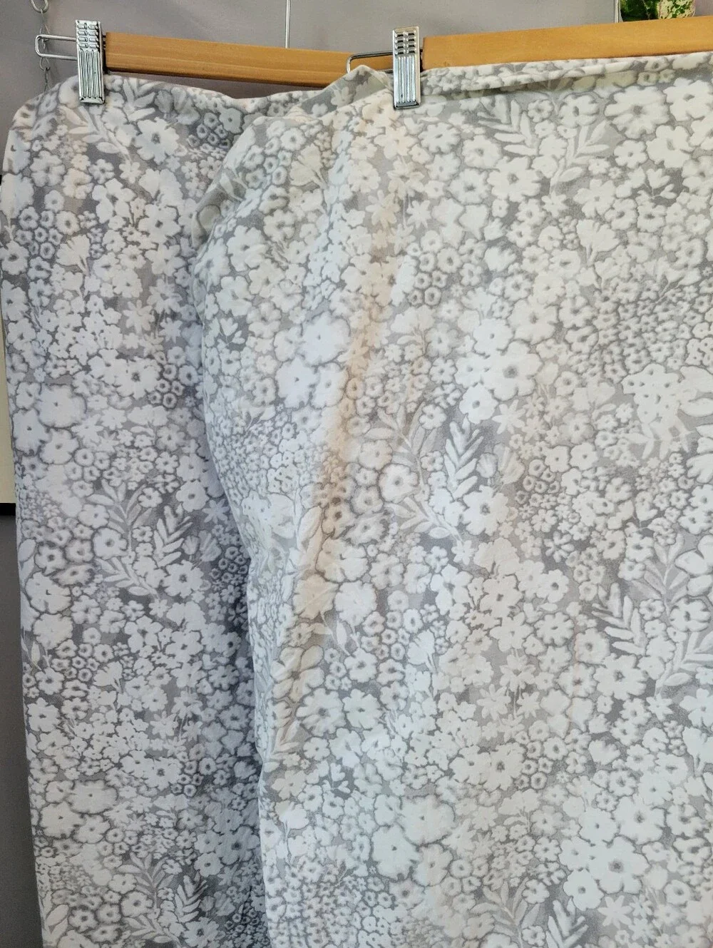 Pottery Barn Teen Flat and Fitted Sheet Floral Gray XL TWIN